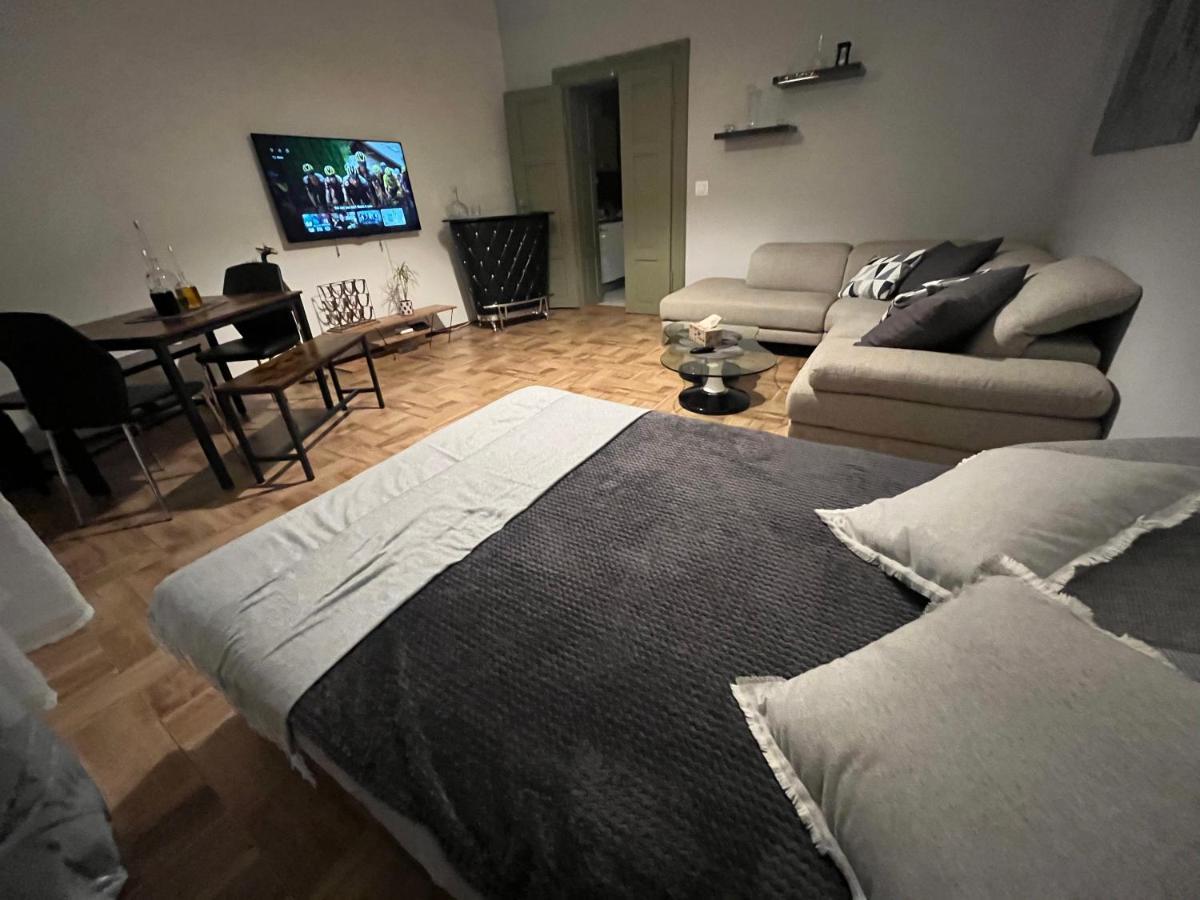 Apartamento Karlin Apartman *